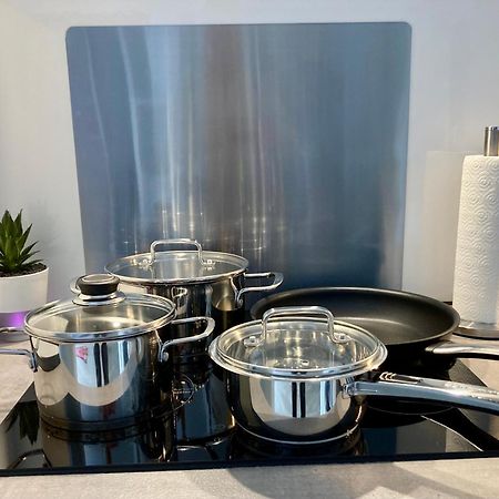 Living At Saarpartments - Adultsonly - Business & Holiday Homes With Kitchen For Long- And Short Term Stay, 3 Min To St Johanner Markt And Points Of Interest Saarbruecken Luaran gambar