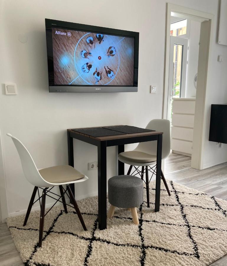 Living At Saarpartments - Adultsonly - Business & Holiday Homes With Kitchen For Long- And Short Term Stay, 3 Min To St Johanner Markt And Points Of Interest Saarbruecken Luaran gambar